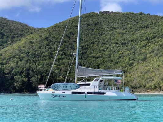 Catamaran de luxe avec équipage RUMAWAY