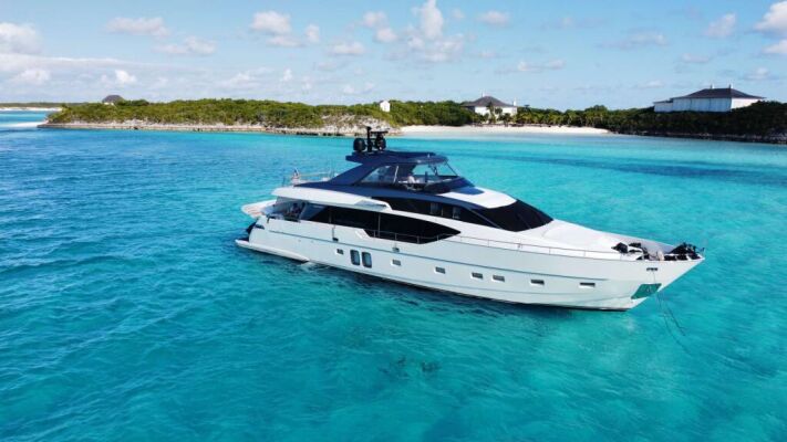 Luxury motor yacht C-DAZE