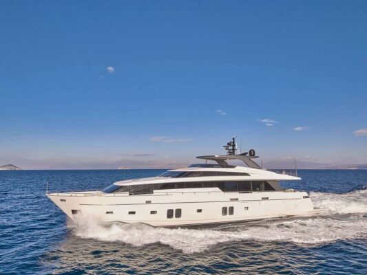 Luxury motor yacht GOLDEN YACHT