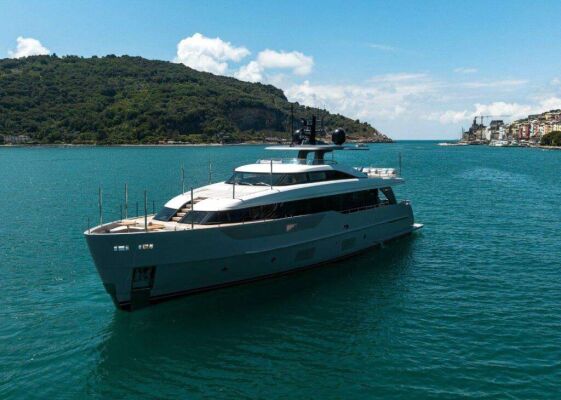 Luxury motor yacht Akira
