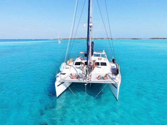 Catamaran de luxe avec équipage TAHINA