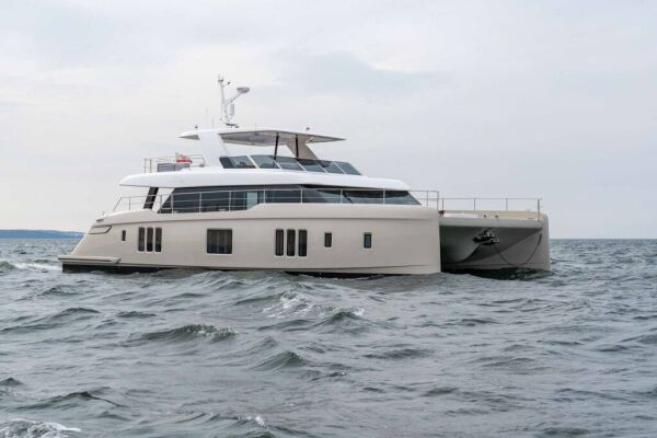 Catamarán de lujo con tripulación GIGI