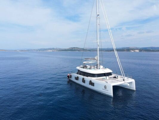Catamaran de luxe avec équipage SINATA