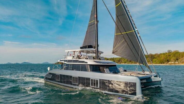 Catamaran de luxe avec équipage E-motion
