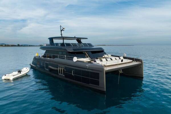 Luxus-Crew-Katamaran TESNI