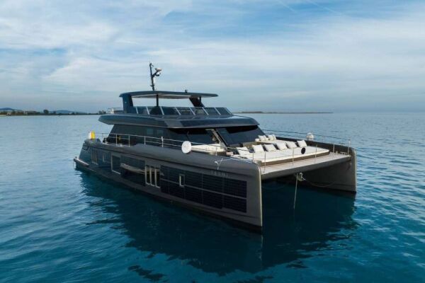 Catamaran de luxe avec équipage TESNI