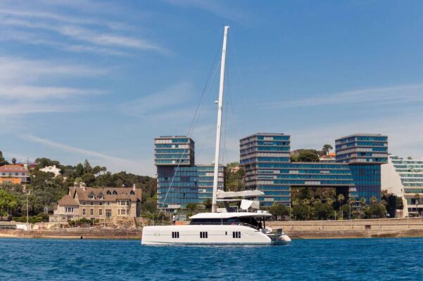 Catamaran de luxe avec équipage FEEL THE BLUE