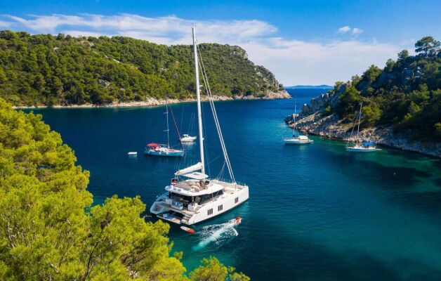 Catamaran de luxe avec équipage SOLITAIRE