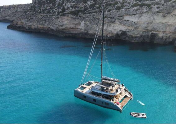 Catamaran de luxe avec équipage CALMA