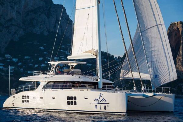 Catamaran de luxe avec équipage OMBRE BLU3