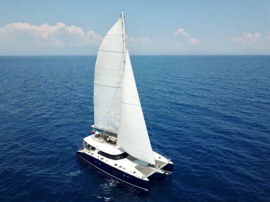 Catamaran de luxe avec équipage Free Spirit