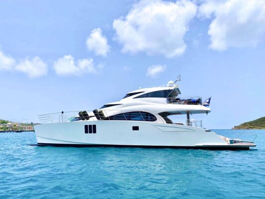 Catamaran de luxe avec équipage CASA BLANCA
