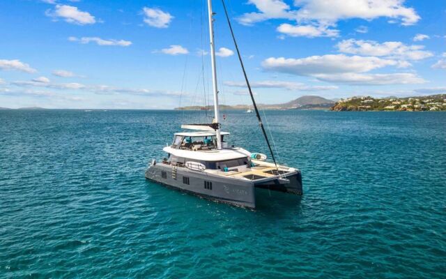 Catamaran de luxe avec équipage AMAYA