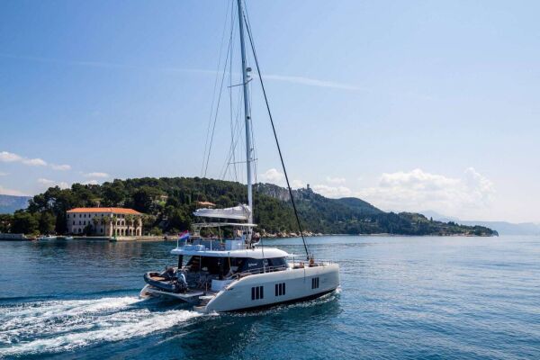 Catamaran de luxe avec équipage SWEET DREAMS