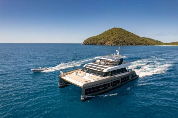 Catamaran de luxe avec équipage SOL