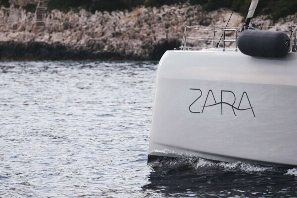 Catamaran de luxe avec équipage ZARA