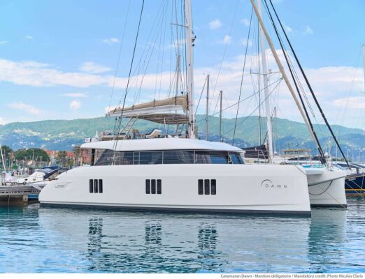 Catamaran de luxe avec équipage DAWN
