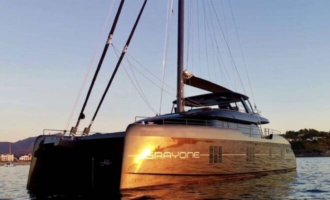 Catamaran de luxe avec équipage GRAYONE