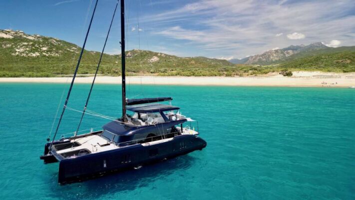 Catamaran de luxe avec équipage ONE PLANET