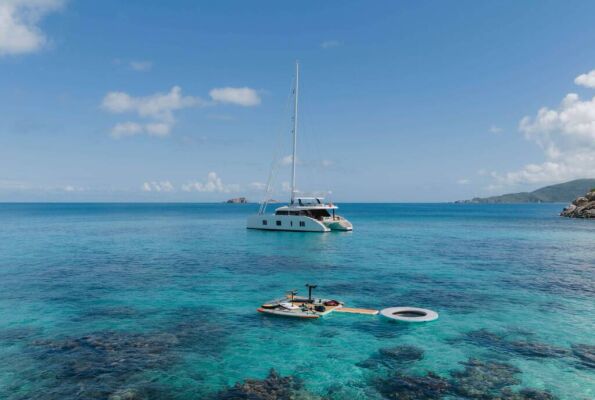 Catamaran de luxe avec équipage ENTRE4