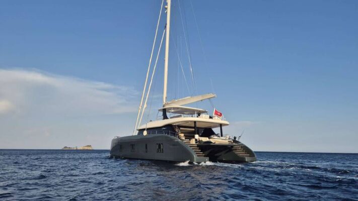 Catamaran de luxe avec équipage Halcyon