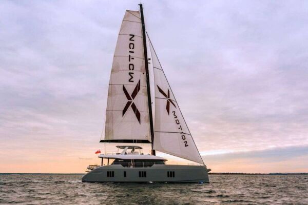 Catamaran de luxe avec équipage XMOTION