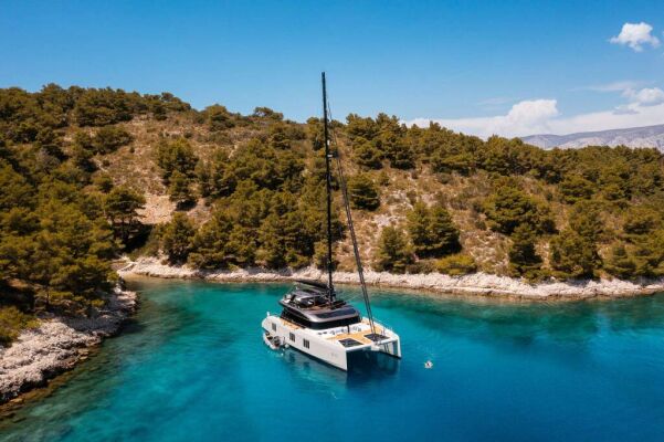Catamaran de luxe avec équipage n+1