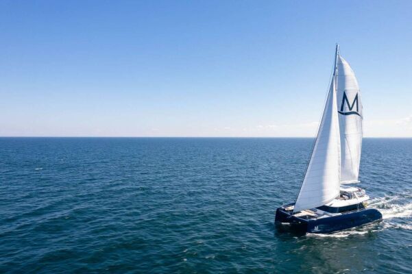 Catamarán de lujo con tripulación MISCHIEVOUS