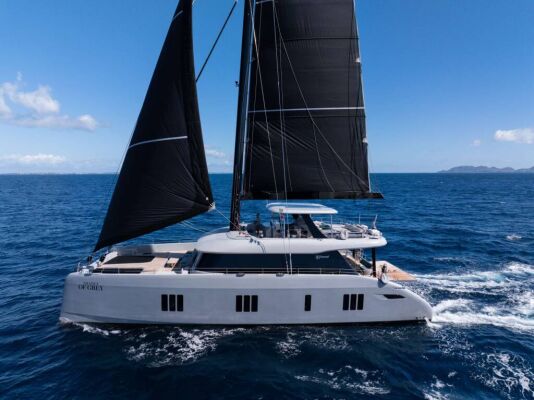 Catamaran de luxe avec équipage SHADES OF GREY