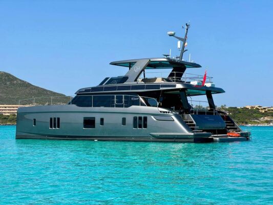 Catamaran de luxe avec équipage DOUBLE HAPPINESS