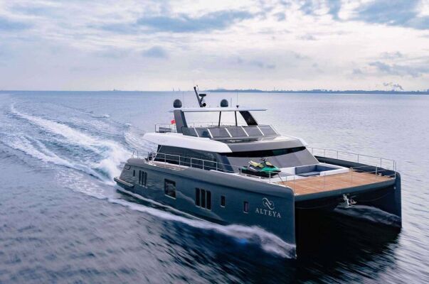 Catamaran de luxe avec équipage ALTEYA
