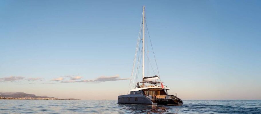 Catamaran de luxe avec équipage ADARA NEXT