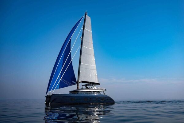 Catamaran de luxe avec équipage AHAVA