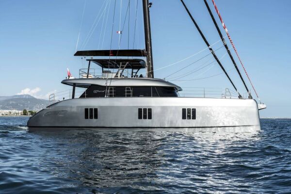 Catamaran de luxe avec équipage SERENITY