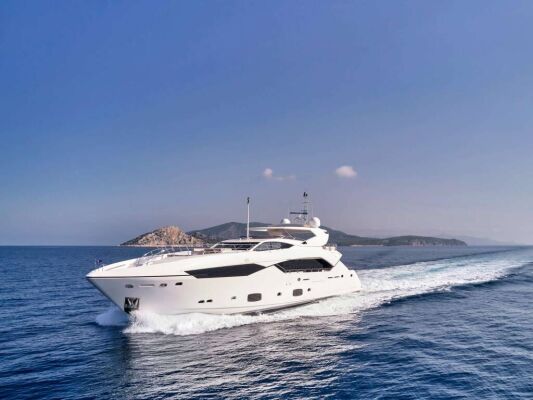 Luxury motor yacht MAKANI II