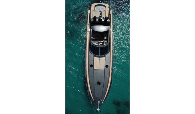 Luxus-Motoryacht 007