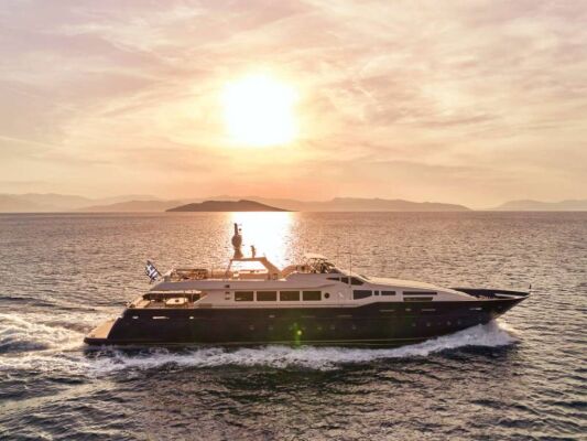 Luxus-Motoryacht CONDOR A