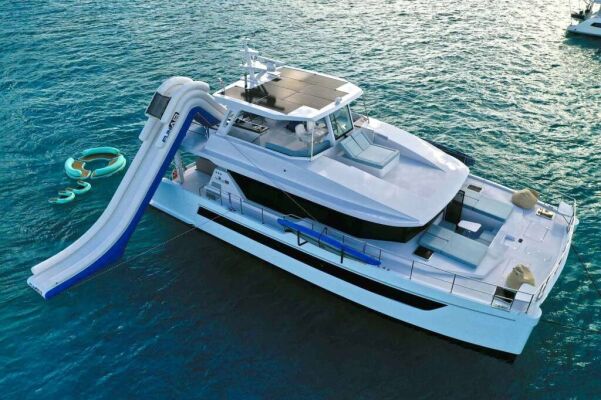 Catamaran de luxe avec équipage SOLAIRE