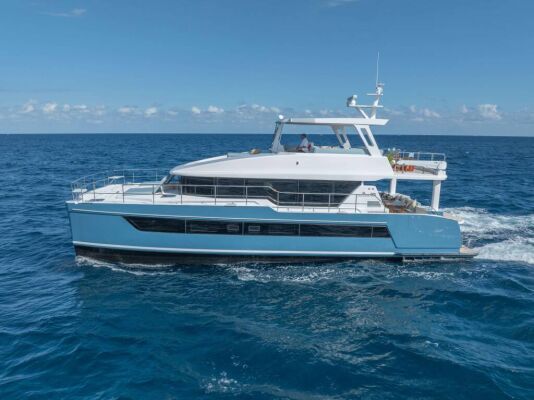 Catamarán de lujo con tripulación SCOTT FREE