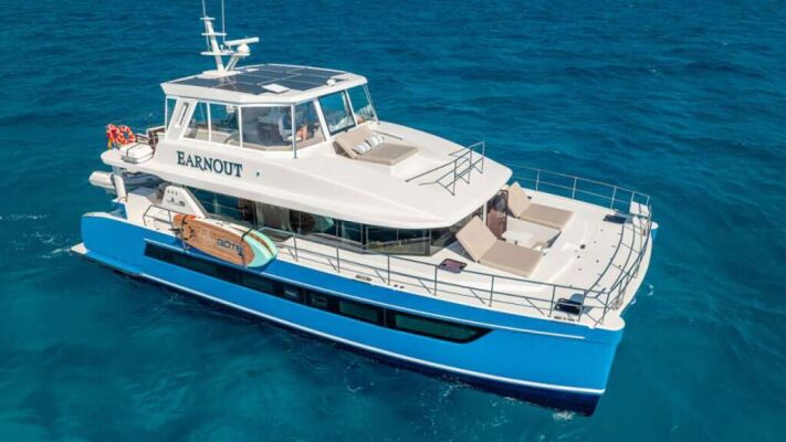 Catamaran de luxe avec équipage EARNOUT