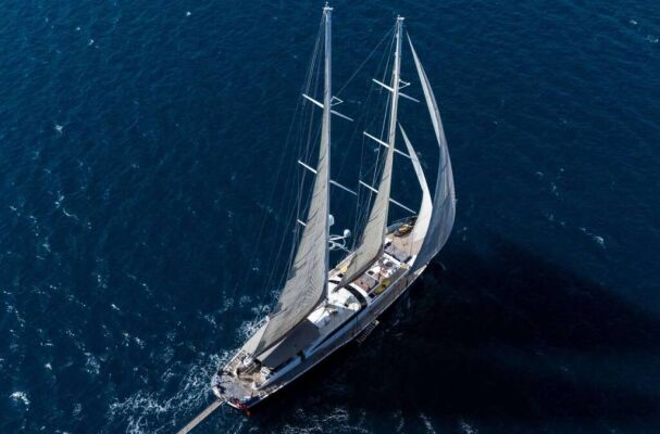 Goélette & Voilier à moteur UBI BENE