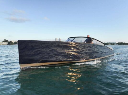 Yate de lujo Disco Volante