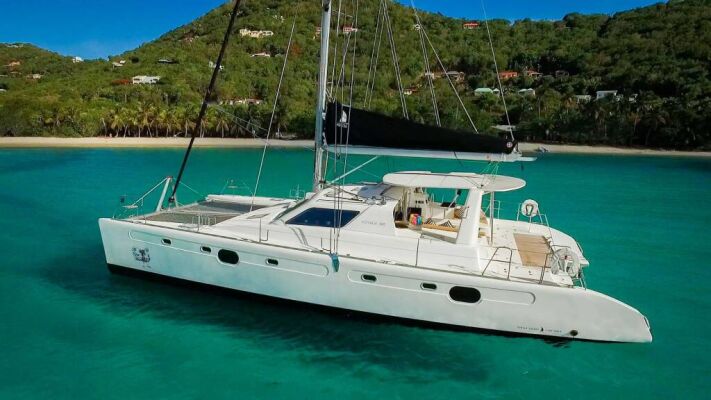 Catamaran de luxe avec équipage VOYAGE 480