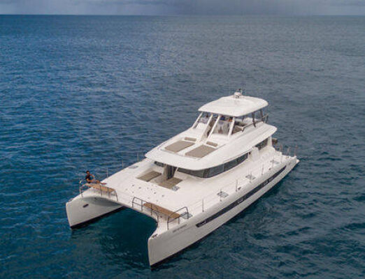 Catamaran de luxe avec équipage OUT OF OFFICE