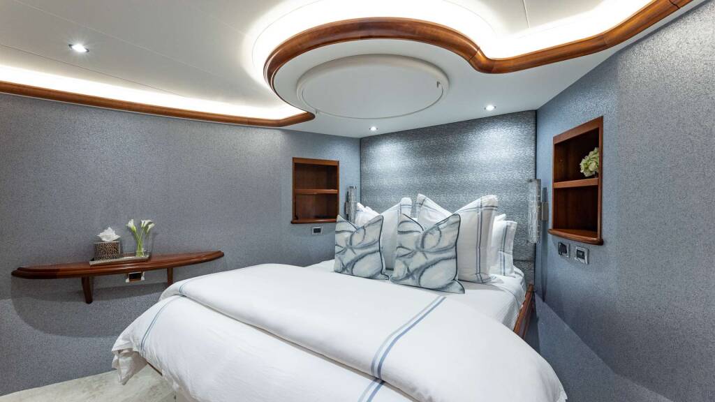 Luxury motor yacht NO SHORTCUTS