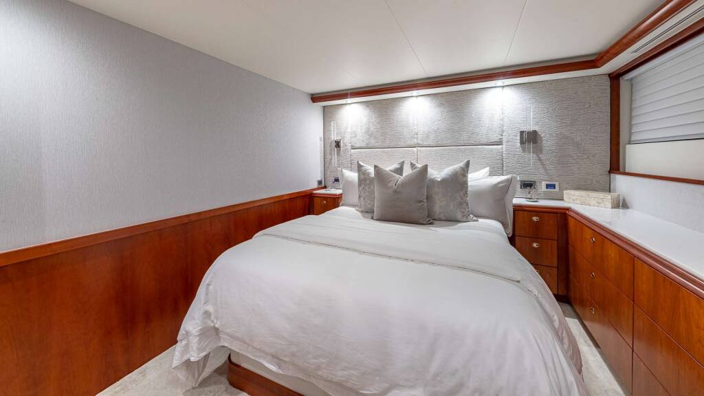 Luxury motor yacht NO SHORTCUTS