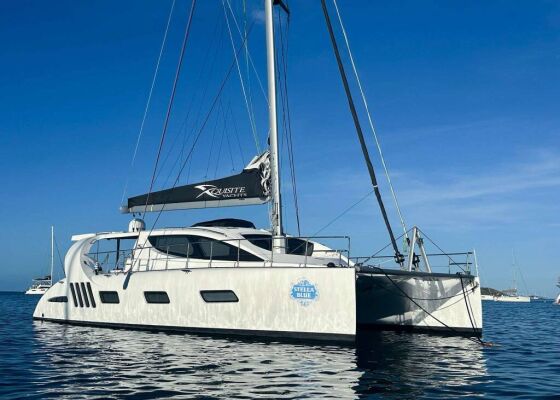 Catamaran de luxe avec équipage STELLA BLUE