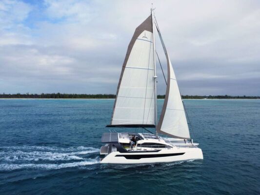 Catamaran de luxe avec équipage Flying Whale