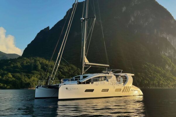 Catamaran de luxe avec équipage SV Valhalla