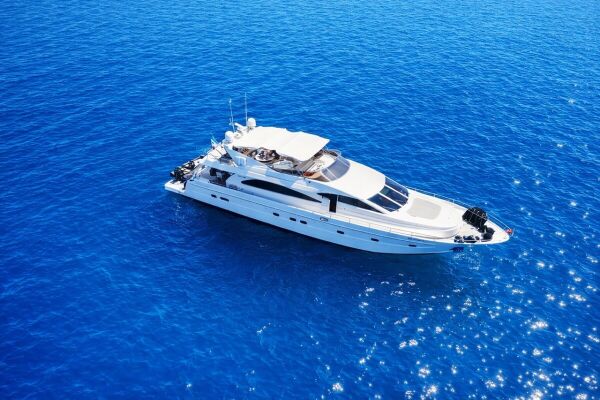Luxus-Motoryacht 
